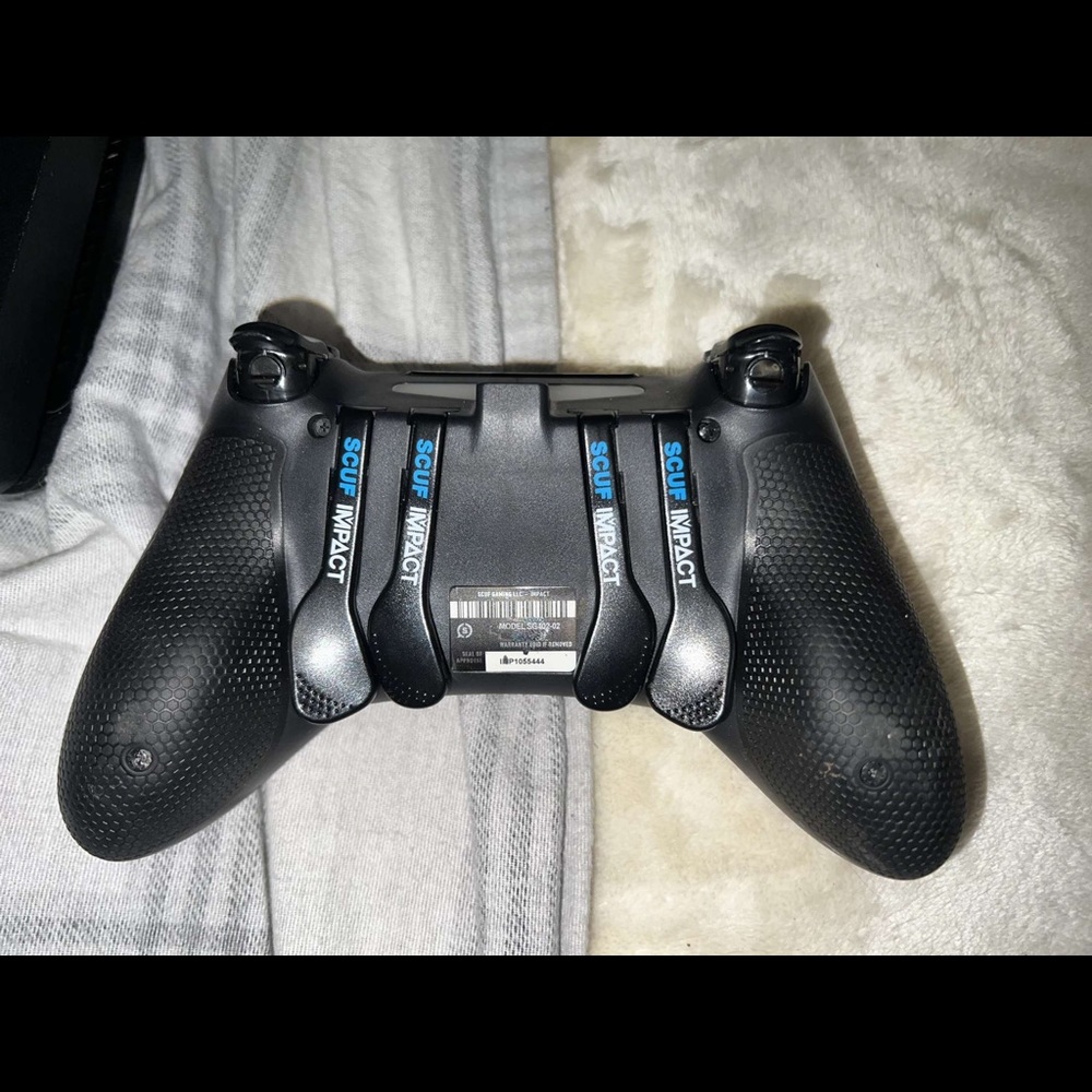 Ps4 plus scuff controller - Picture 2 of 5